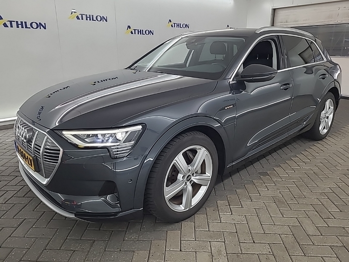 Photo 2 of Audi e-tron