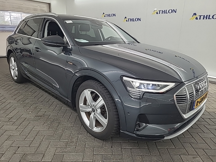 Photo 3 of Audi e-tron