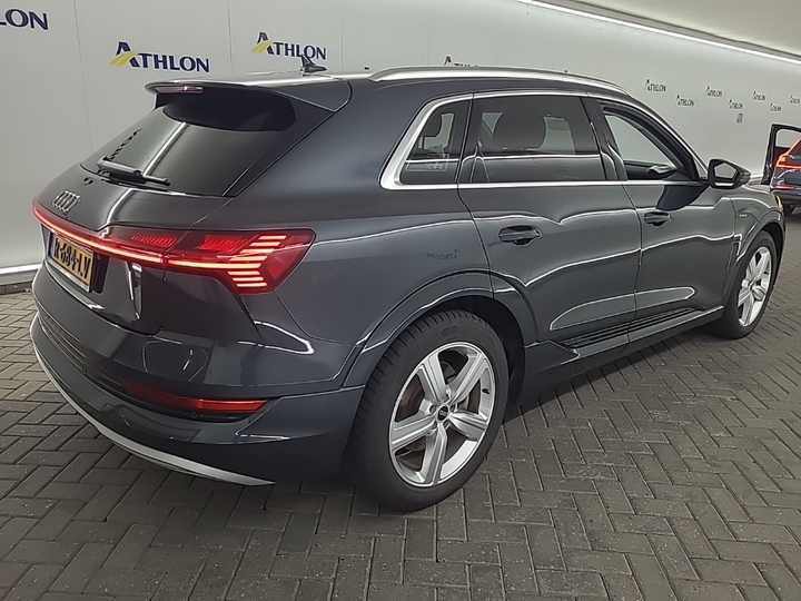 Photo 4 of Audi e-tron