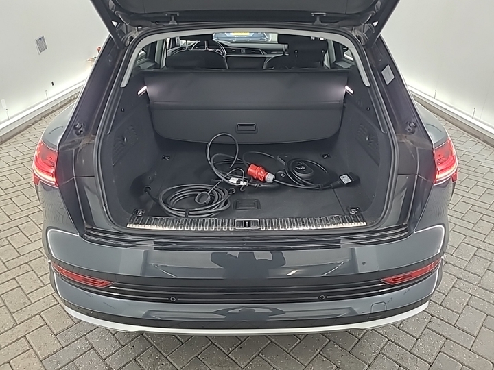Photo 5 of Audi e-tron