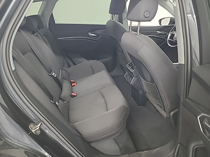 Photo 7 of Audi e-tron