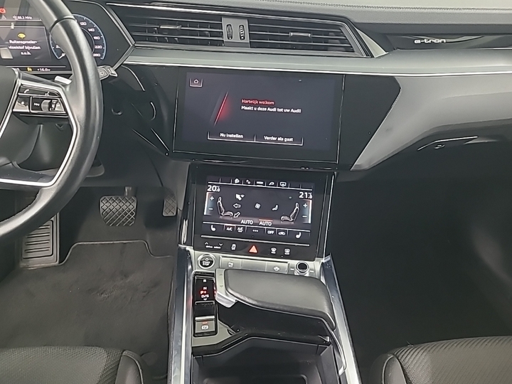 Photo 10 of Audi e-tron