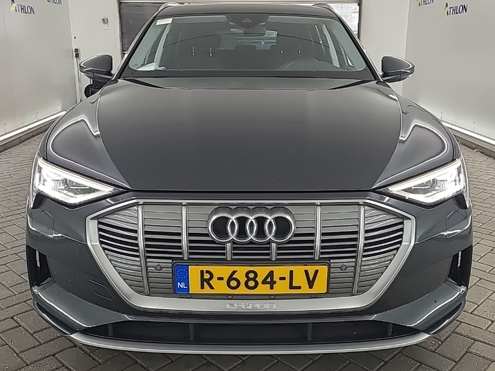 Photo 14 of Audi e-tron