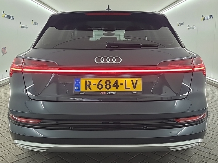 Photo 16 of Audi e-tron