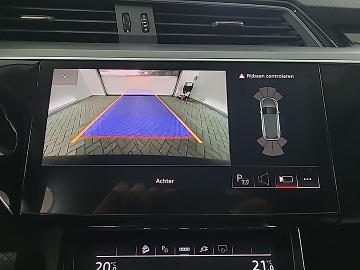 Photo 18 of Audi e-tron