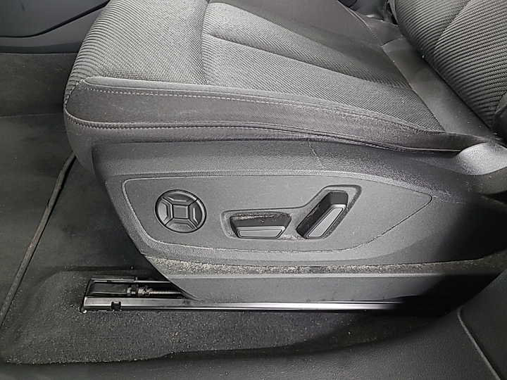 Photo 19 of Audi e-tron