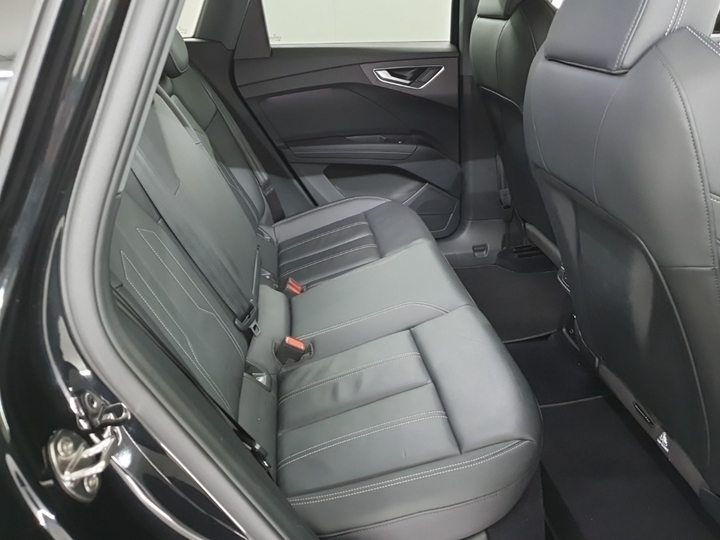 Photo 8 of Audi Q4 e-tron