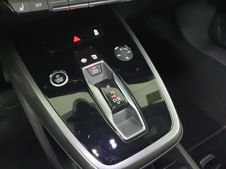 Photo 13 of Audi Q4 e-tron