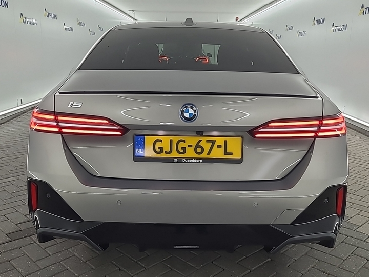 Foto 16 van BMW i5