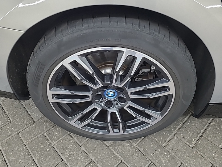 Foto 19 van BMW i5