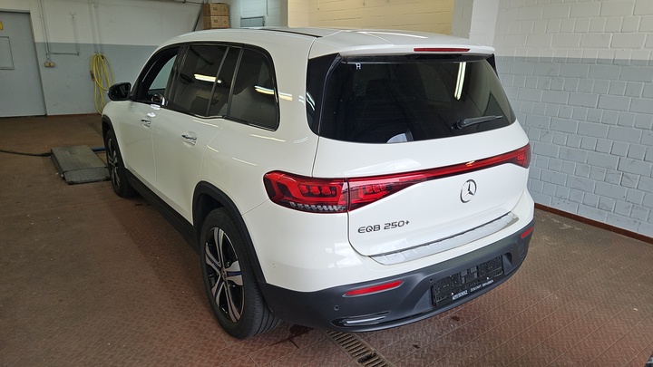 Foto 4 van Mercedes EQB
