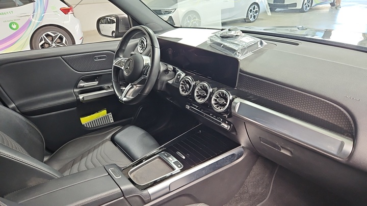 Foto 8 van Mercedes EQB
