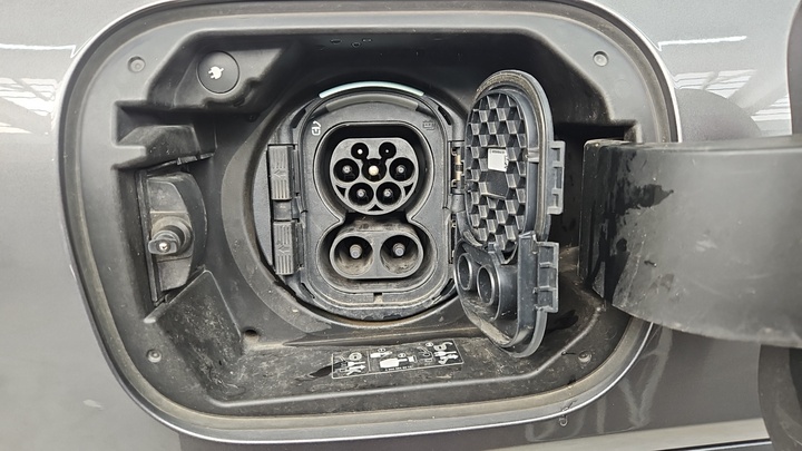 Photo 16 of Mercedes EQB