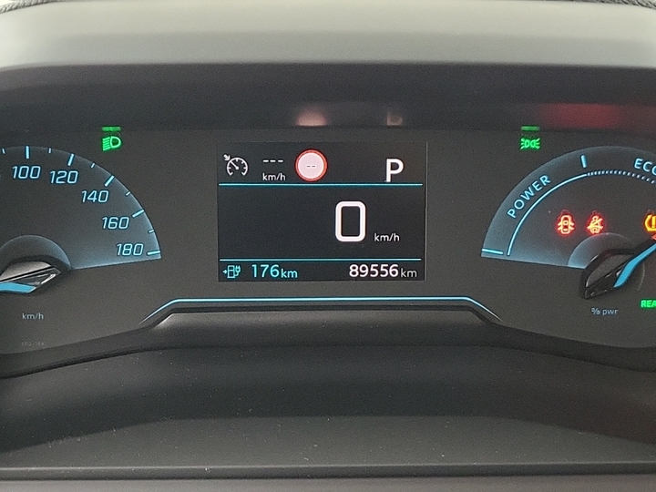 Photo 10 of Peugeot E-208
