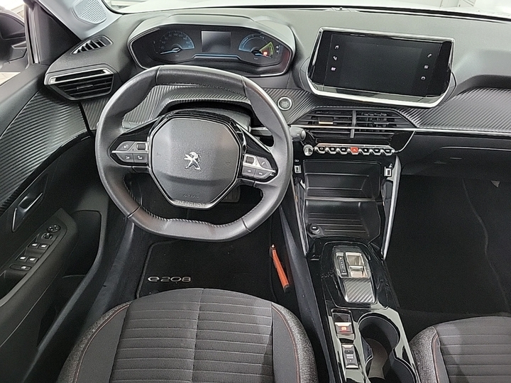 Photo 11 of Peugeot E-208