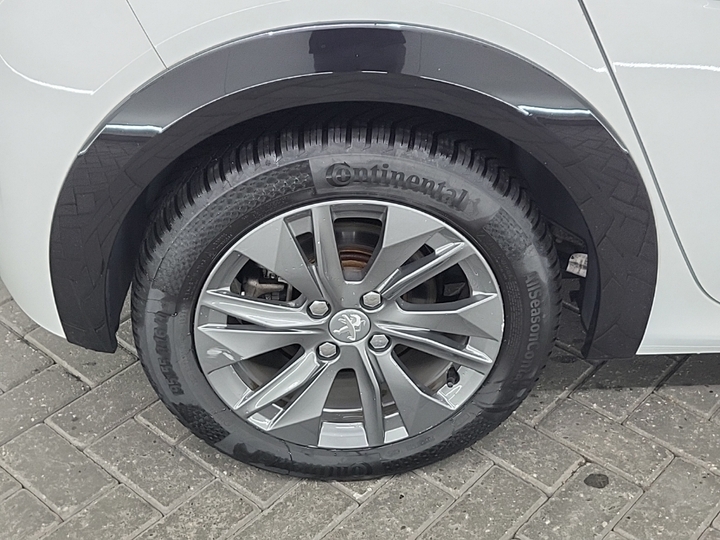 Photo 16 of Peugeot E-208