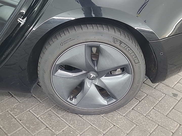 Foto 20 van Tesla Model 3