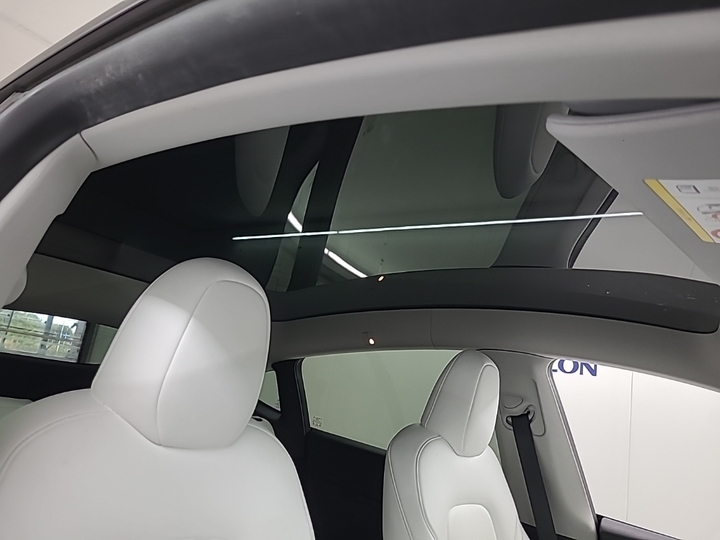 Foto 20 van Tesla Model Y