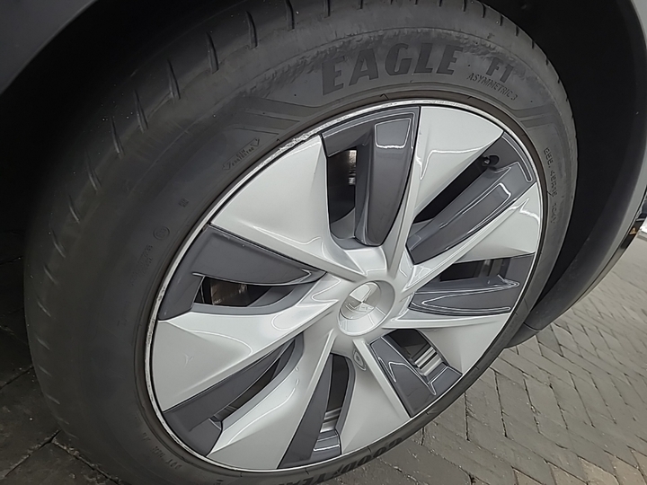 Foto 16 van Tesla Model Y