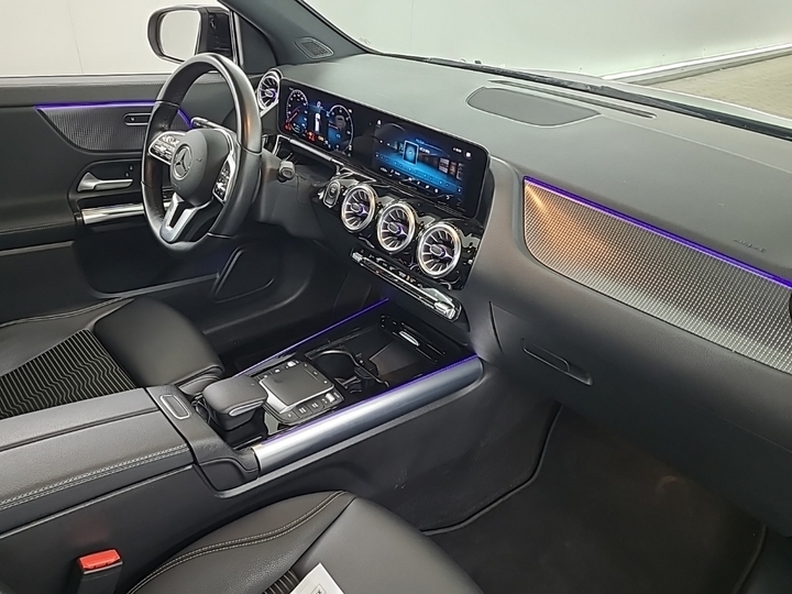 Photo 7 of Mercedes EQA