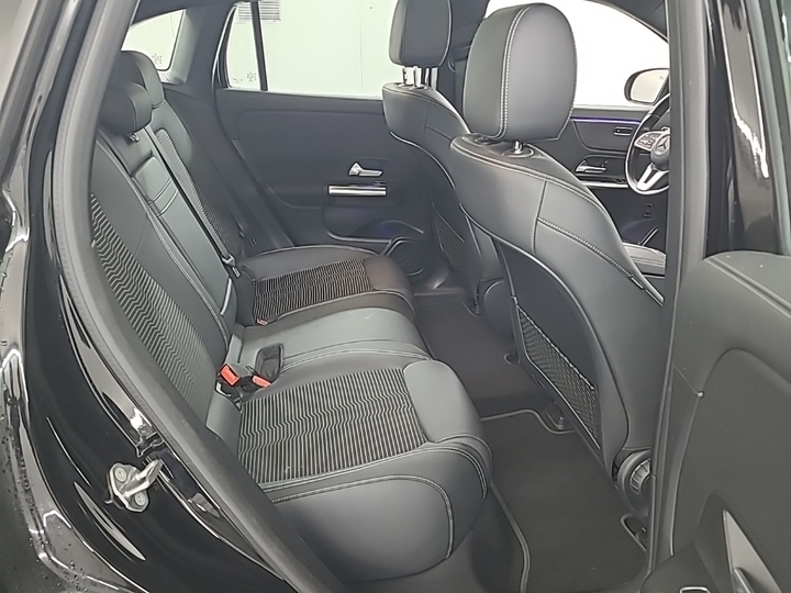 Photo 8 of Mercedes EQA
