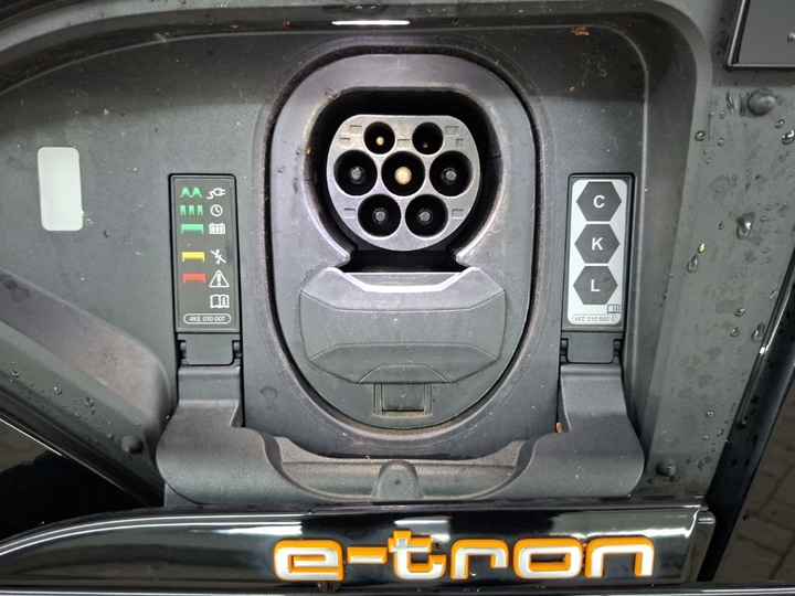 Foto 15 van Audi e-tron