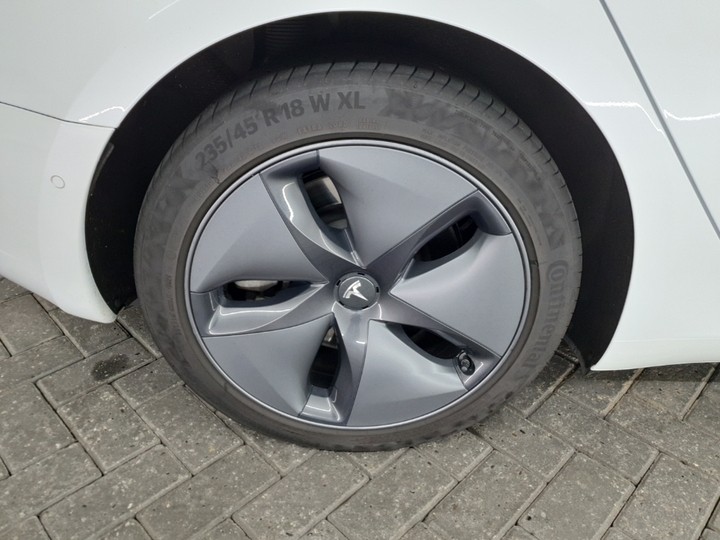 Foto 21 van Tesla Model 3