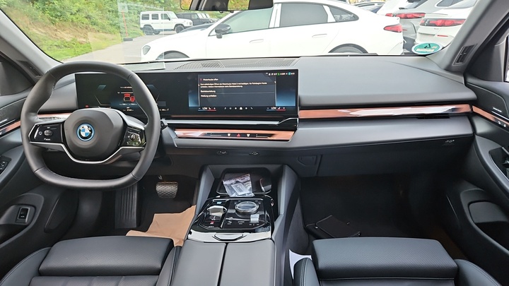 Foto 6 van BMW i5