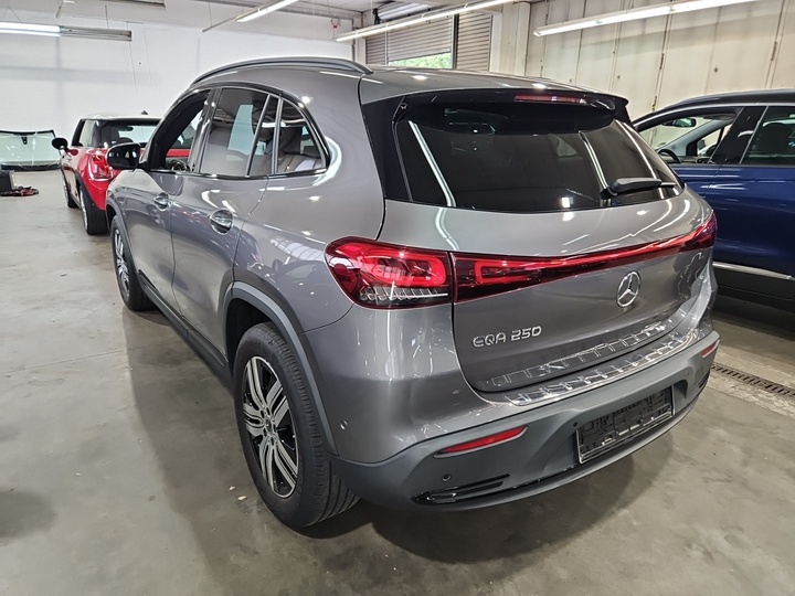 Foto 4 van Mercedes EQA