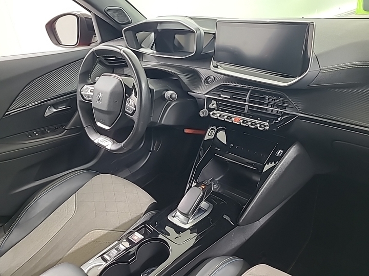 Photo 7 of Peugeot E-2008