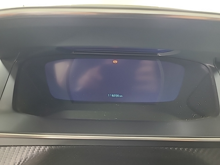 Photo 10 of Peugeot E-2008