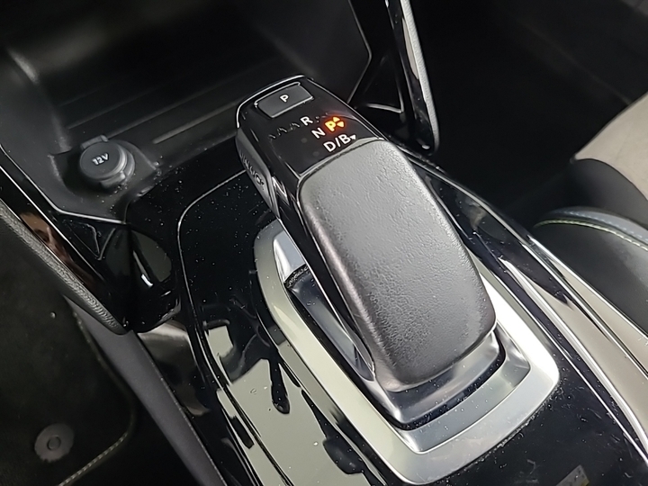 Photo 13 of Peugeot E-2008