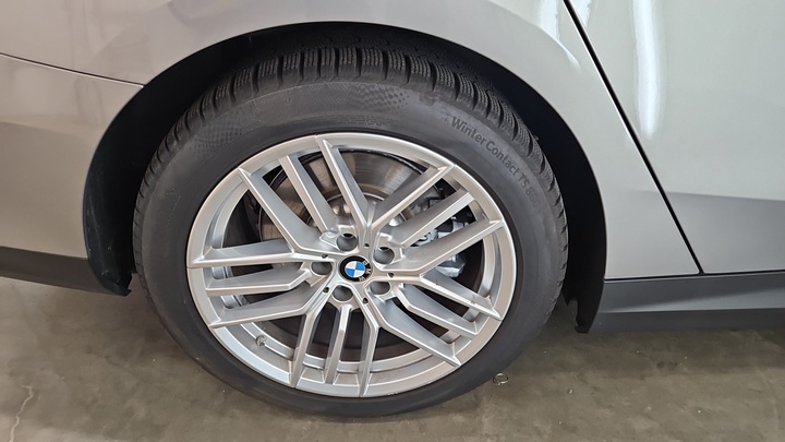 Foto 11 van BMW i5