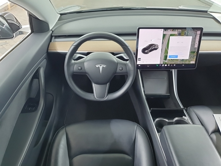 Photo 7 of Tesla Model 3