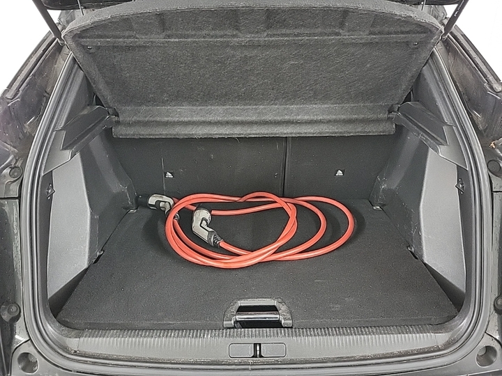 Foto 5 van Peugeot E-2008