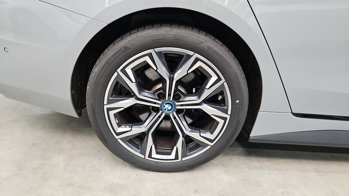 Foto 11 van BMW i4