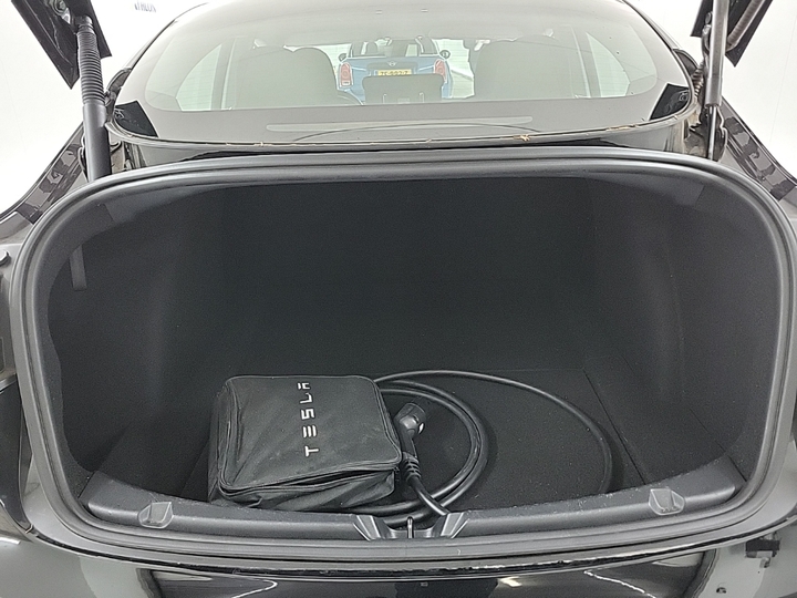 Photo 4 of Tesla Model 3