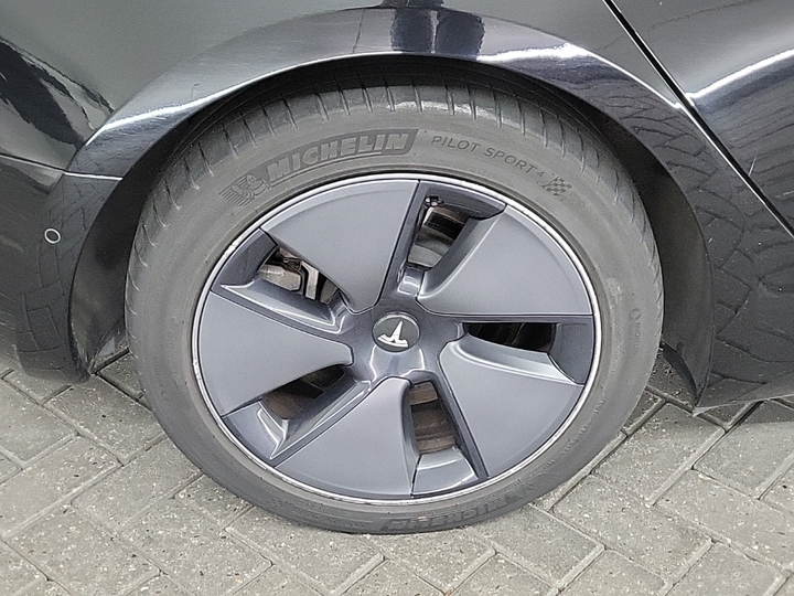 Photo 17 of Tesla Model 3