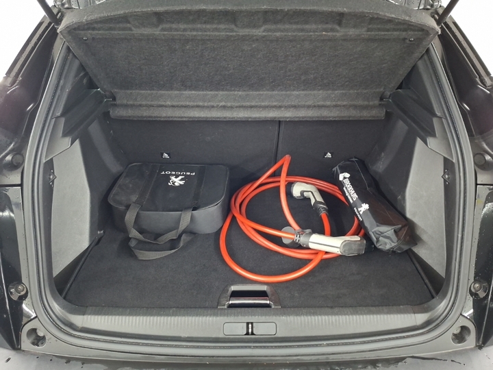 Photo 5 of Peugeot E-2008
