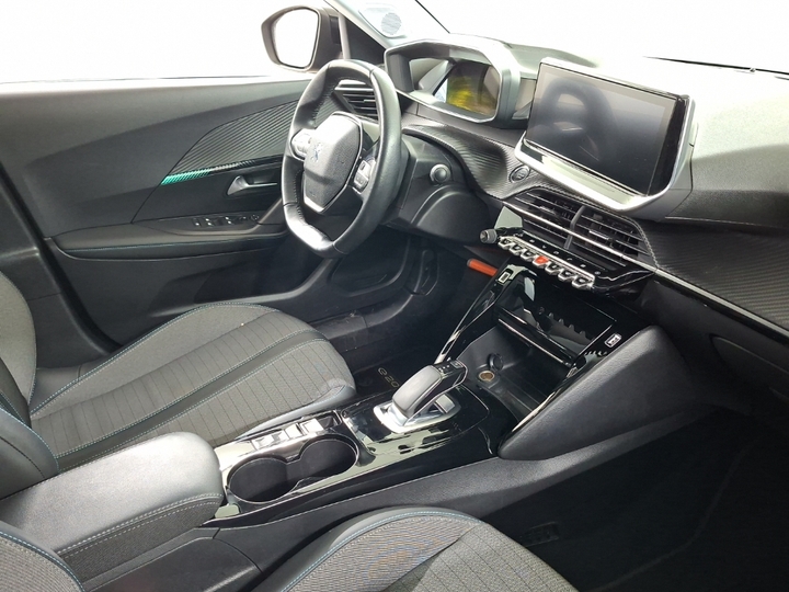 Photo 6 of Peugeot E-2008