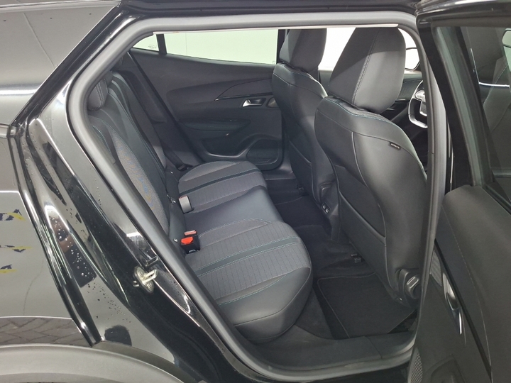 Photo 7 of Peugeot E-2008