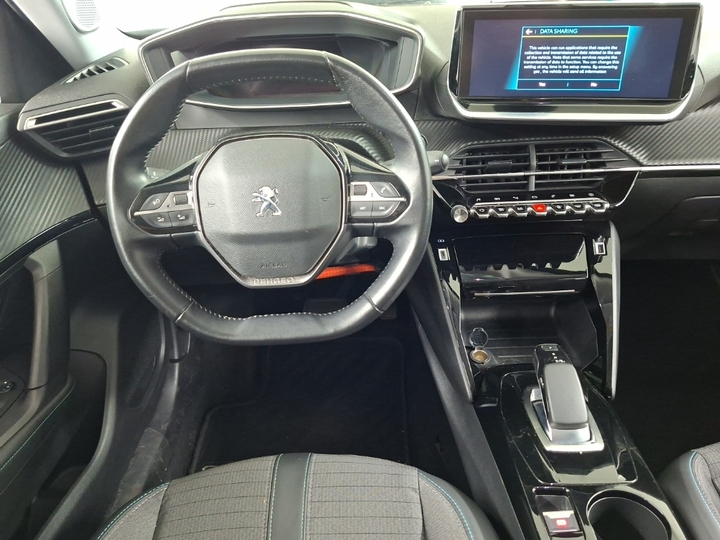 Photo 8 of Peugeot E-2008