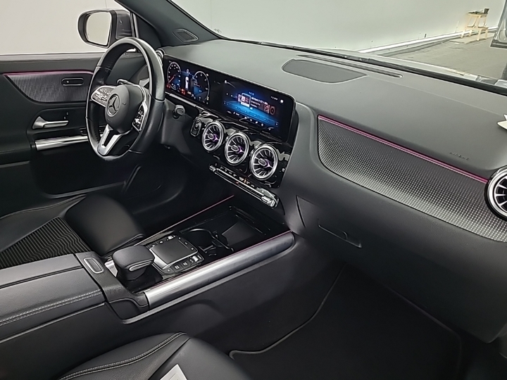 Photo 7 of Mercedes EQA
