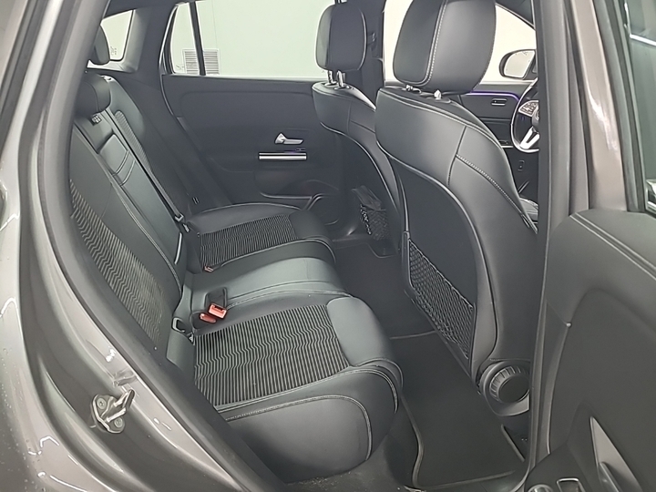 Photo 8 of Mercedes EQA