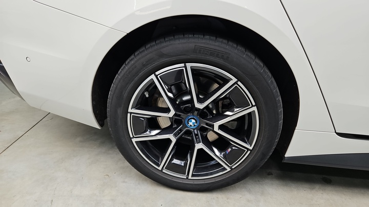 Foto 11 van BMW i4