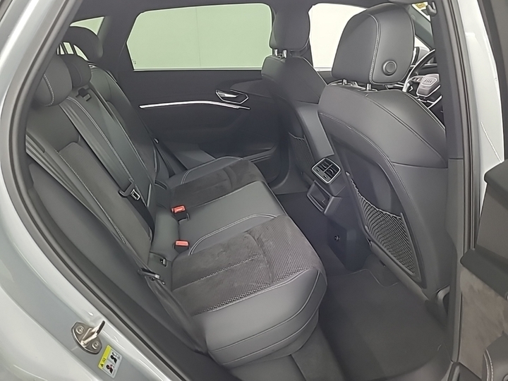 Foto 7 van Audi e-tron