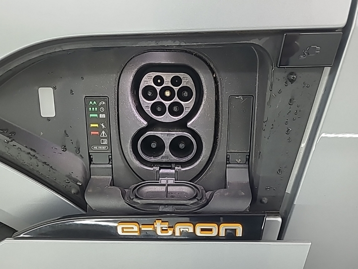 Foto 18 van Audi e-tron
