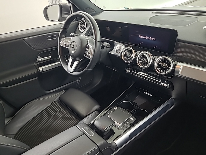 Photo 7 of Mercedes EQB