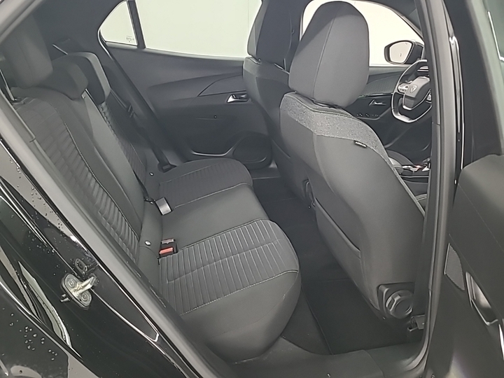 Foto 7 van Peugeot E-2008
