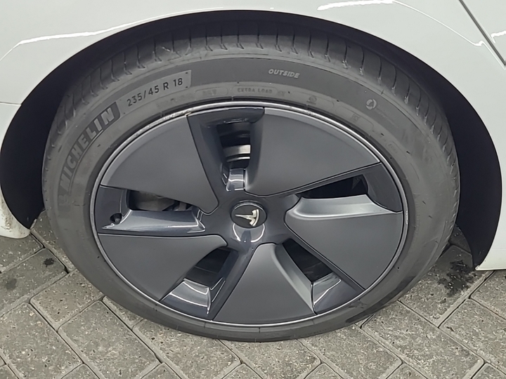 Foto 18 van Tesla Model 3